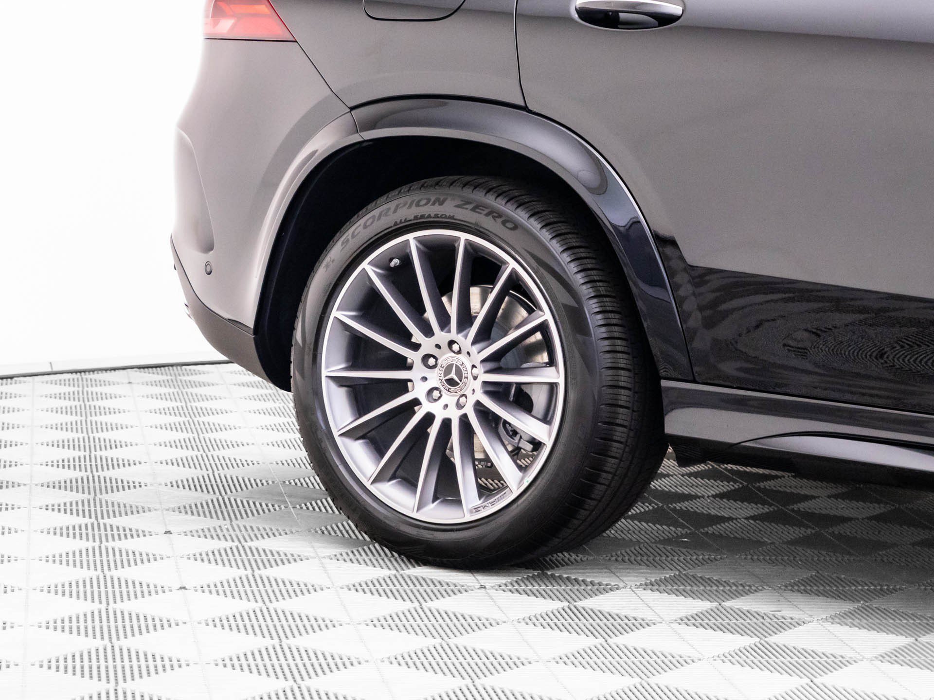 New 2026 Black Mercedes-Benz GLE 450 image 81