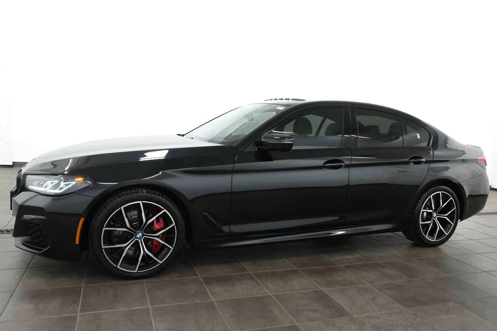 Used 2023 Black Sapphire Metallic BMW 540i xDrive image 2