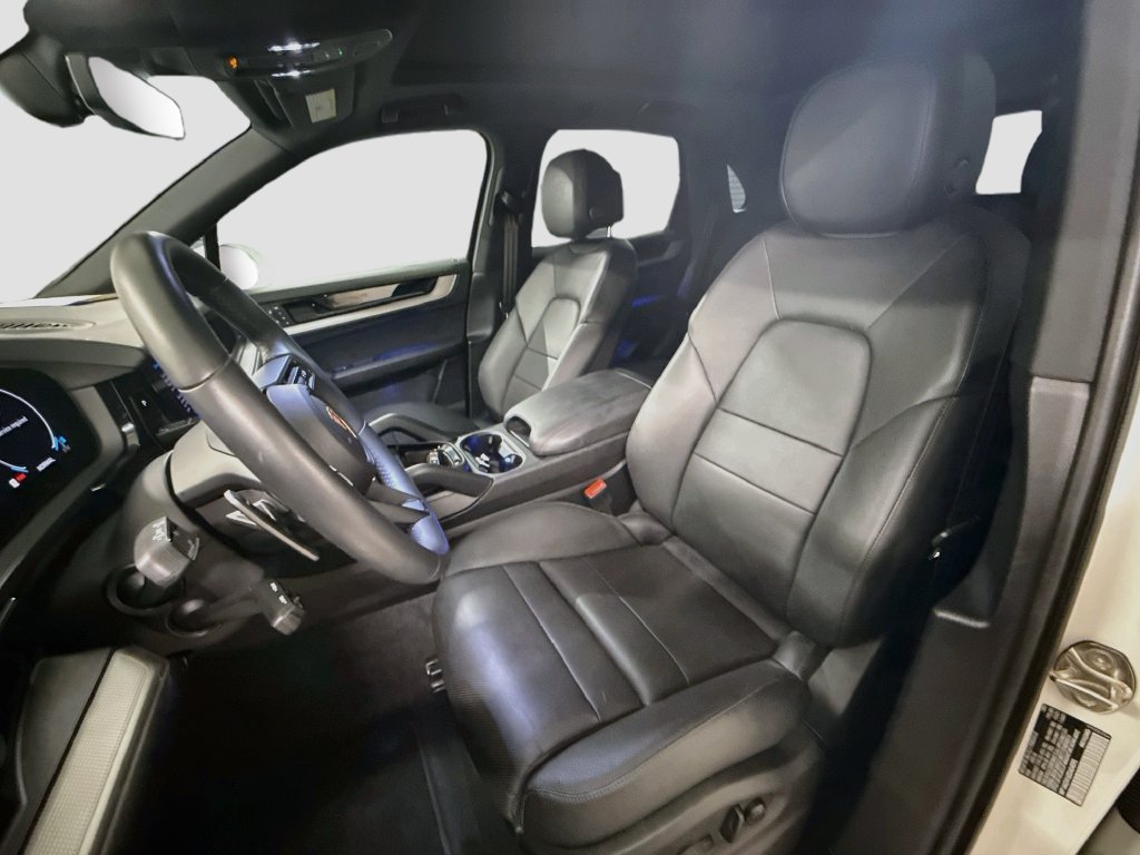 Used 2025 White Porsche  image 5