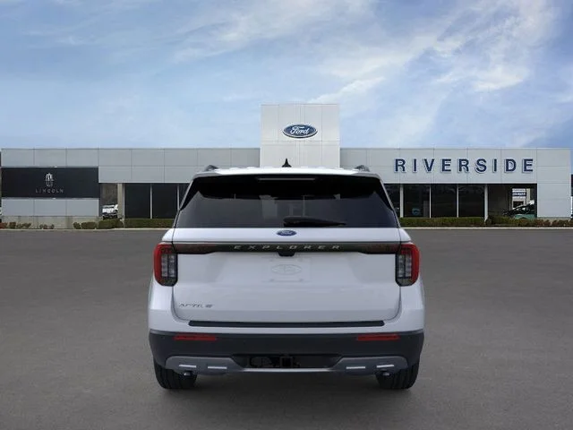 New 2026 Space White Metallic Ford Active image 5