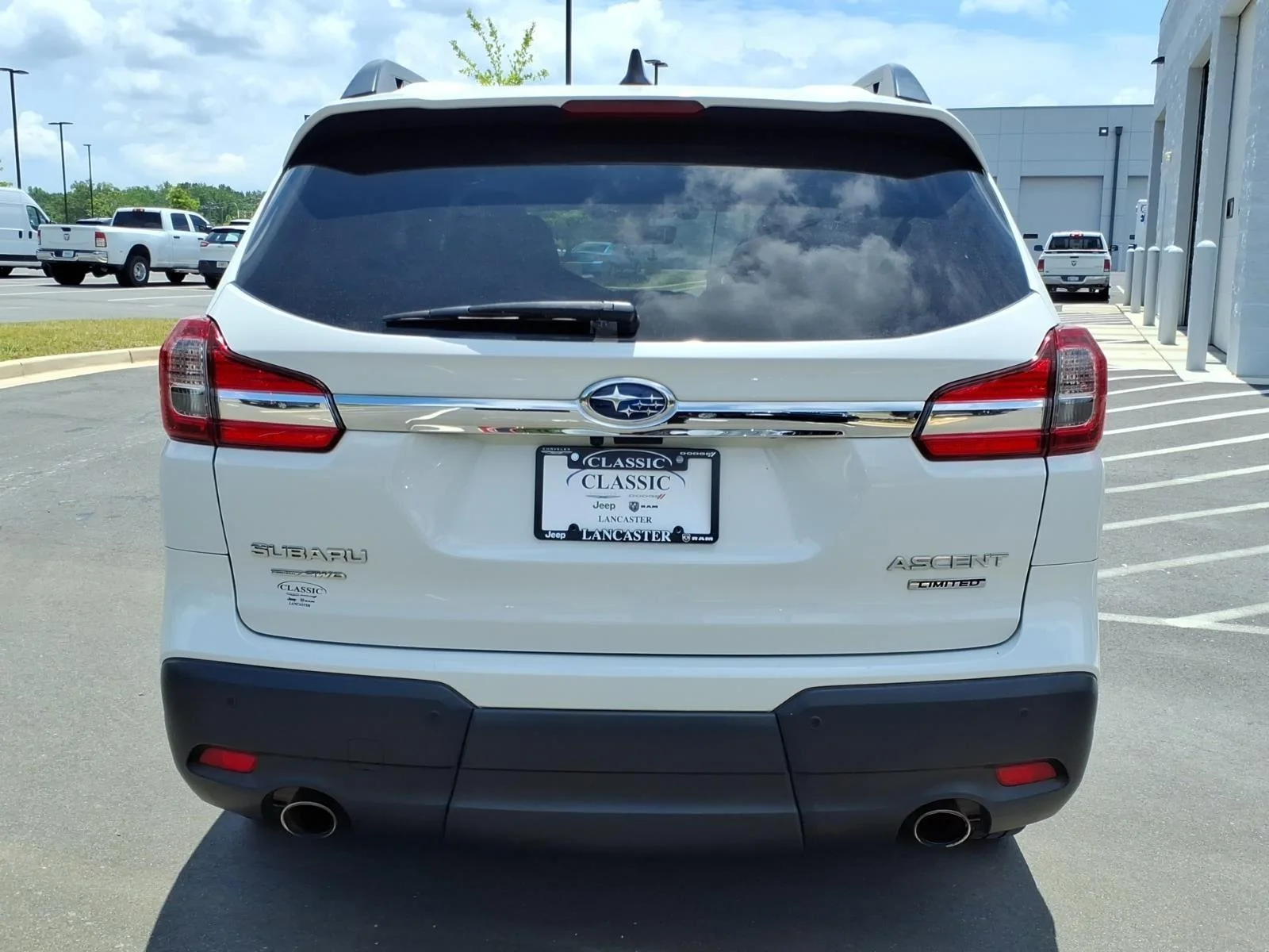 Used 2022 Crystal White Pearl Subaru Limited image 16