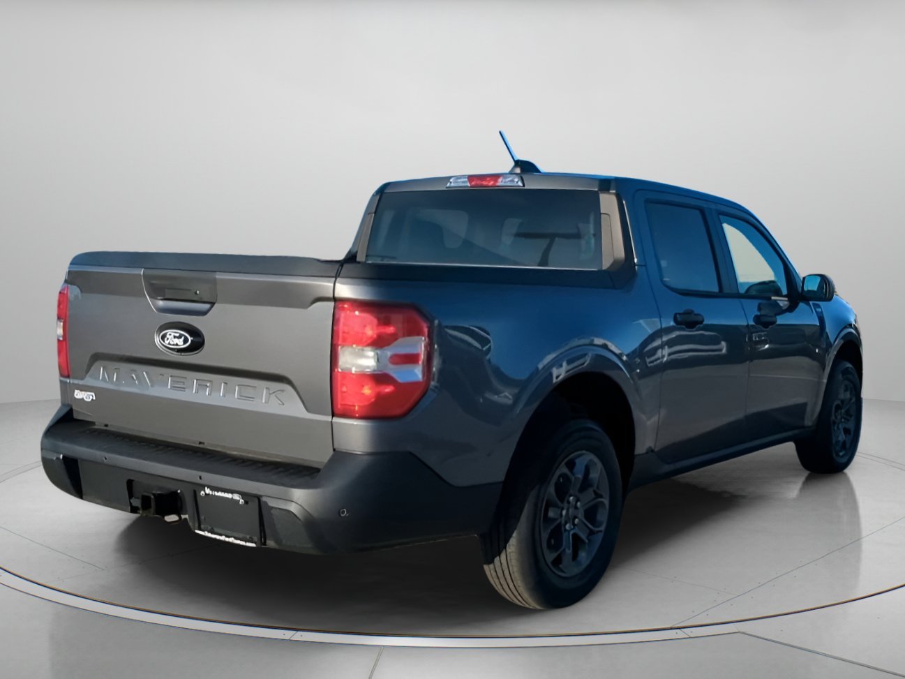 New 2026 Carbonized Gray Metallic Ford XLT image 24