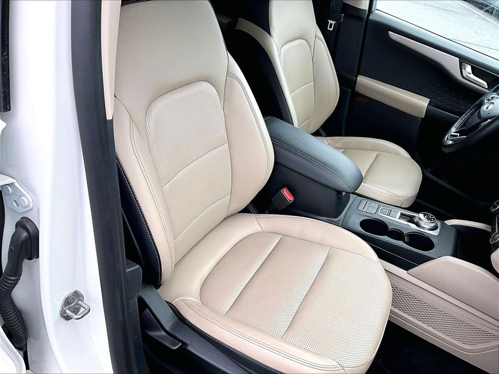 Used 2020 White Metallic Ford SEL image 11