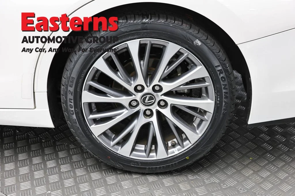 Used 2021 White Lexus 350 image 8