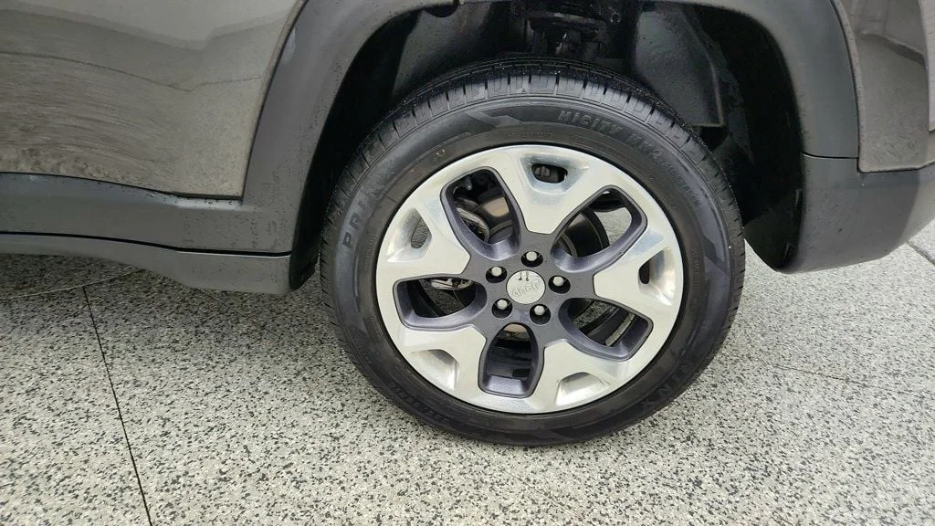 Used 2021 Granite Crystal Metallic Clearcoat Jeep Limited 4x4 image 9
