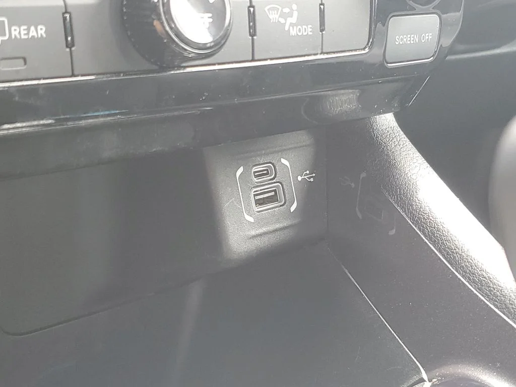 Certified Used 2022 Black Jeep Latitude image 32