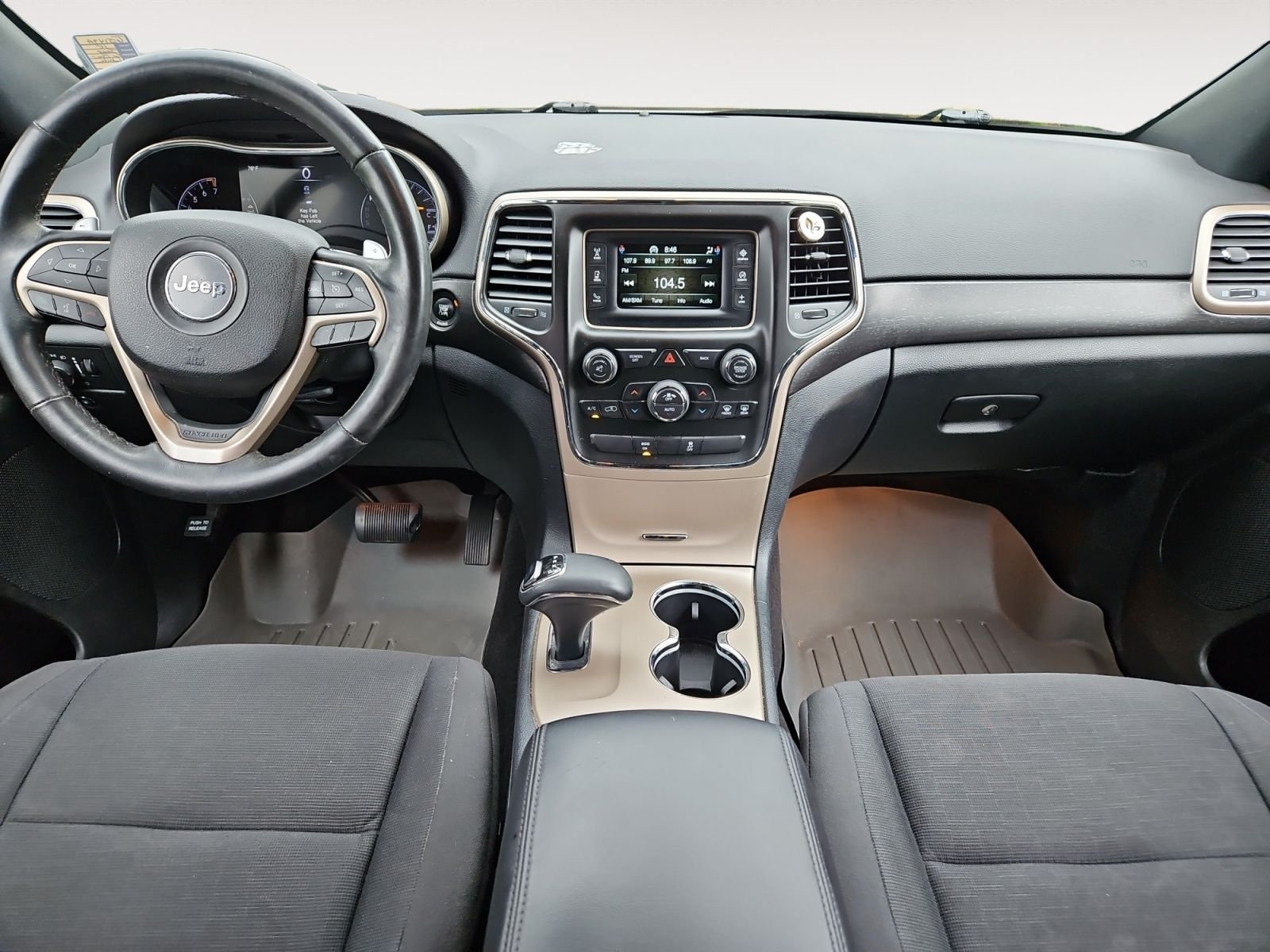Used 2015 White Jeep Laredo image 10
