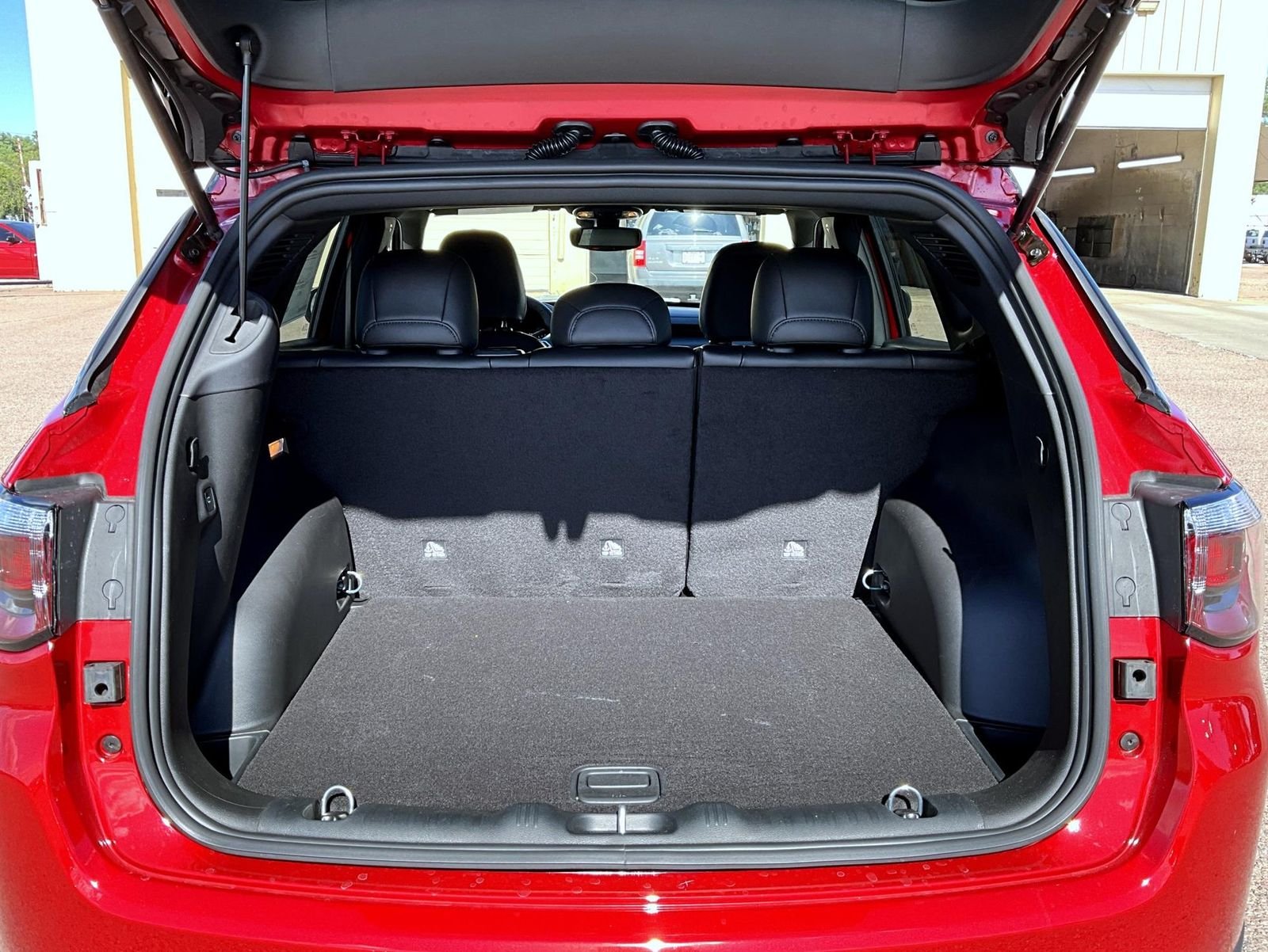 New 2026 Red Hot Pearl-Coat Exterior Paint Jeep Trailhawk image 9