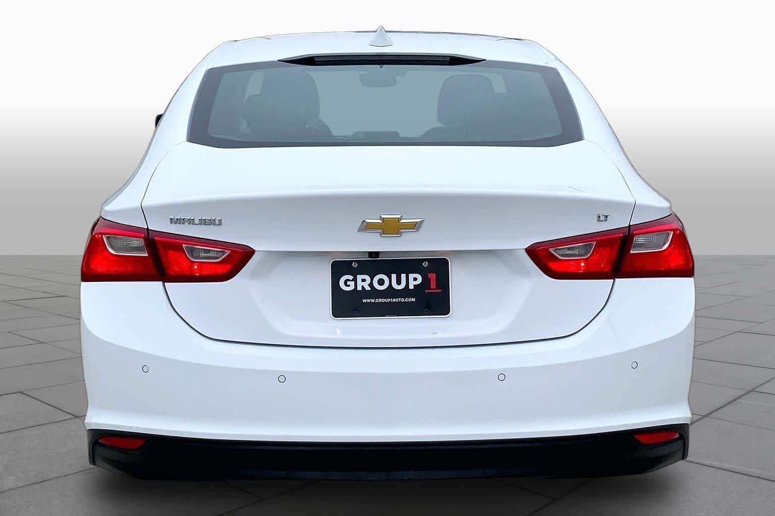 Used 2024 Summit White Chevrolet LT image 5
