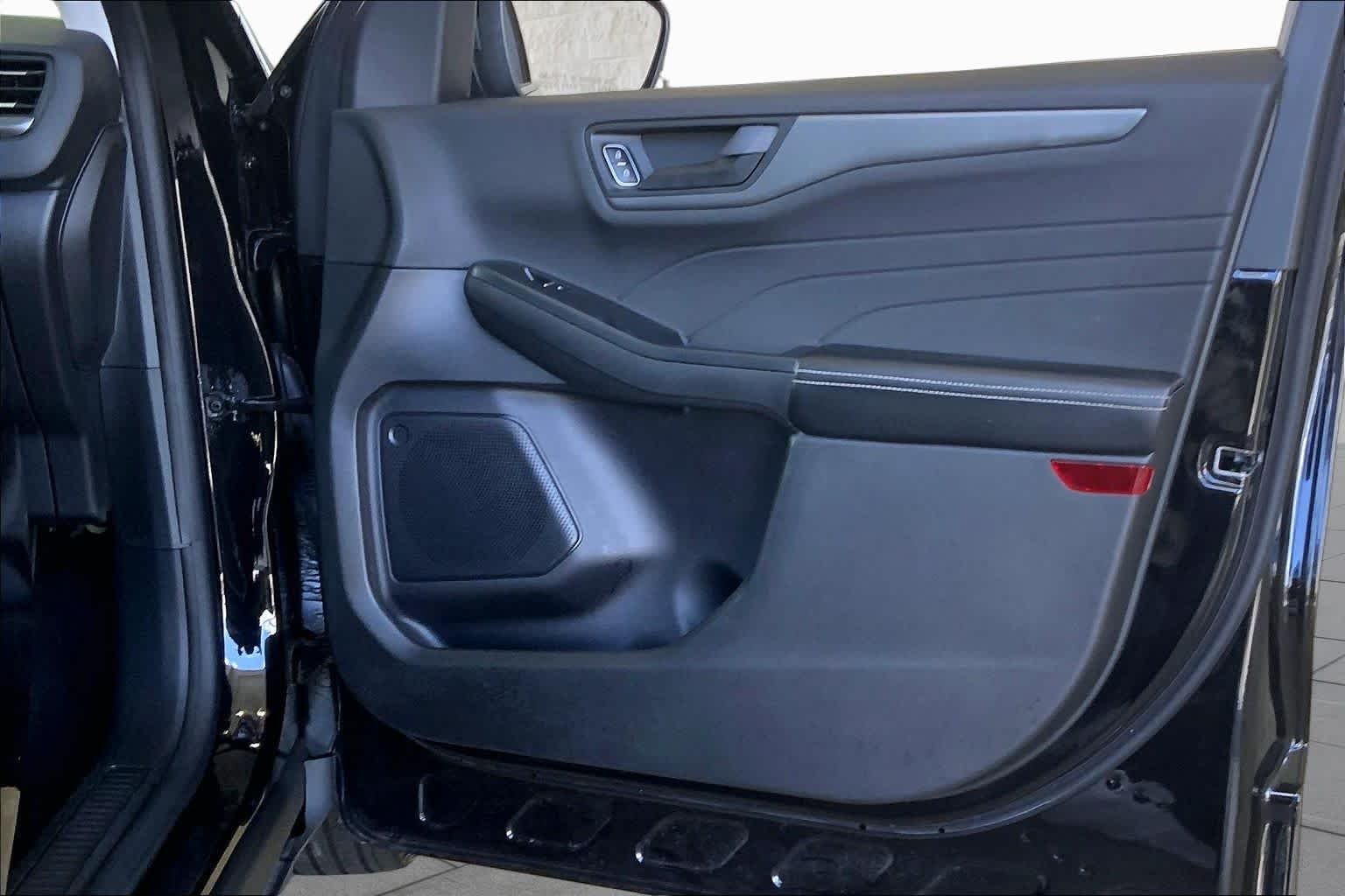 Used 2023 Agate Black Metallic Ford Active image 22