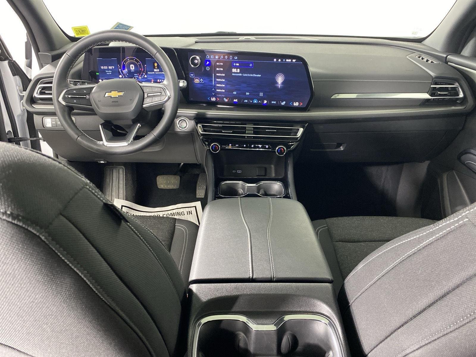 Used 2025 Summit White Chevrolet LT image 31