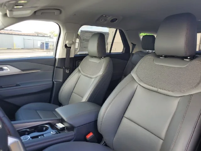 New 2026 Carbonized Gray Metallic Ford Active image 15
