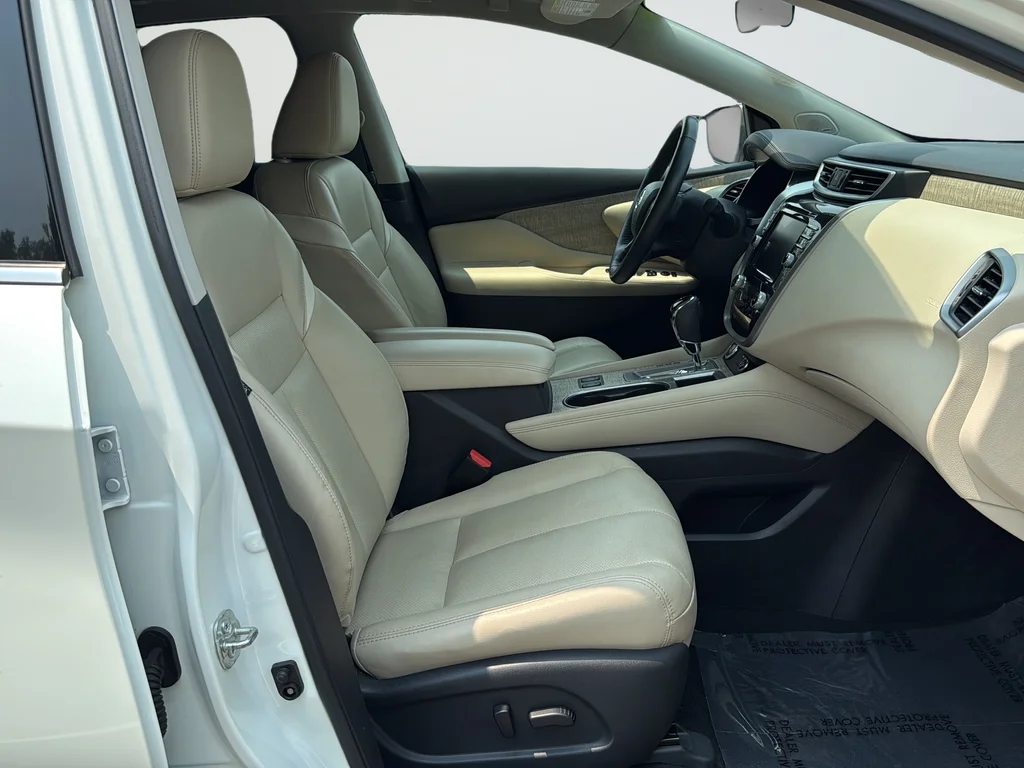 Used 2021 White Nissan SL image 23