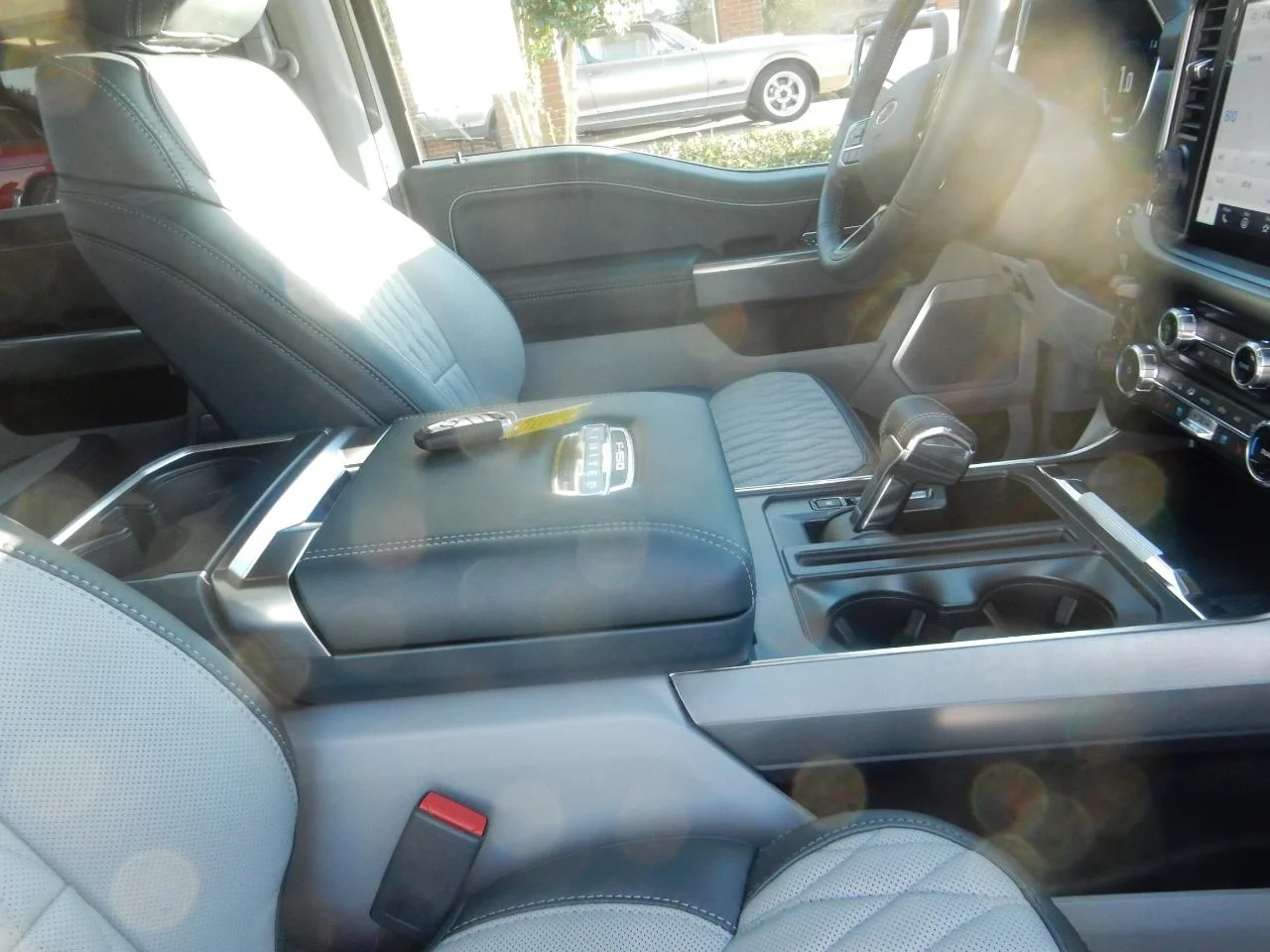 New 2023 Pearl White Ford LIMITED 4WD SUPERCREW 5.5 image 19