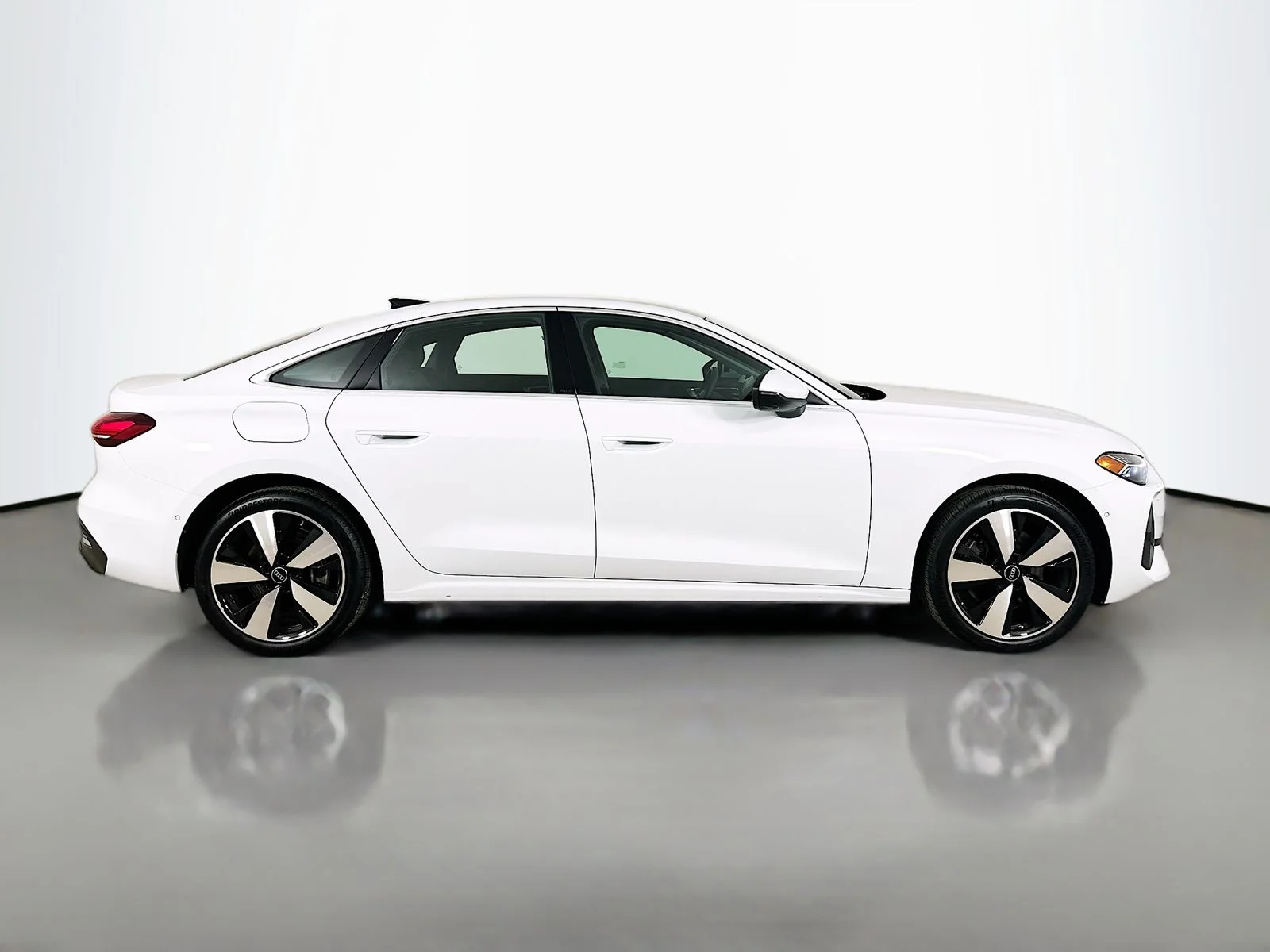 Used 2025 White Audi  image 4