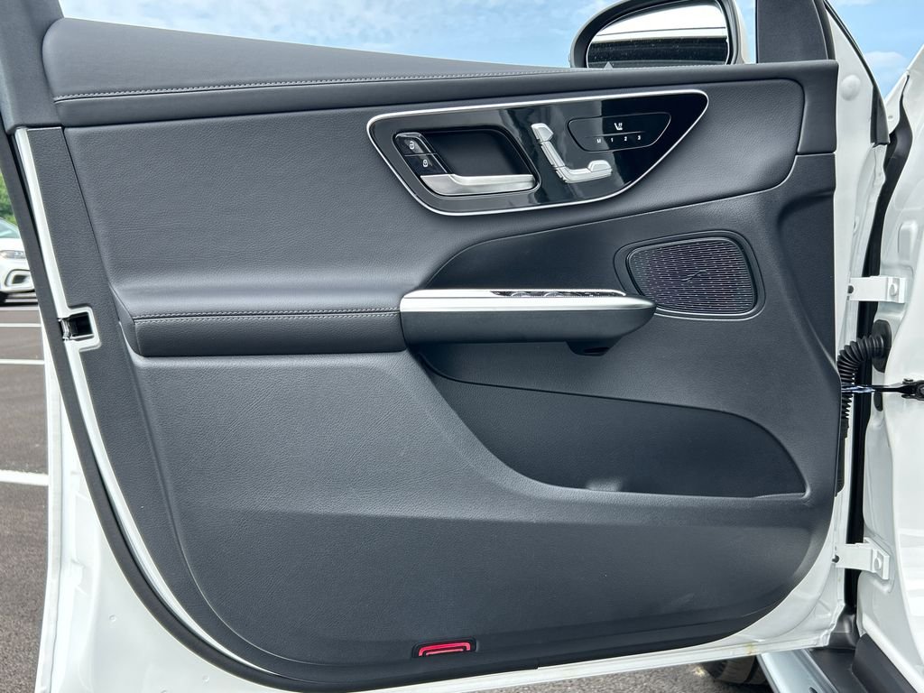 New 2026 Polar White Mercedes-Benz GLC 300 image 10
