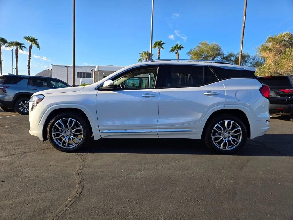 Used 2023 WHITE FROST TRICOAT GMC Denali image 3