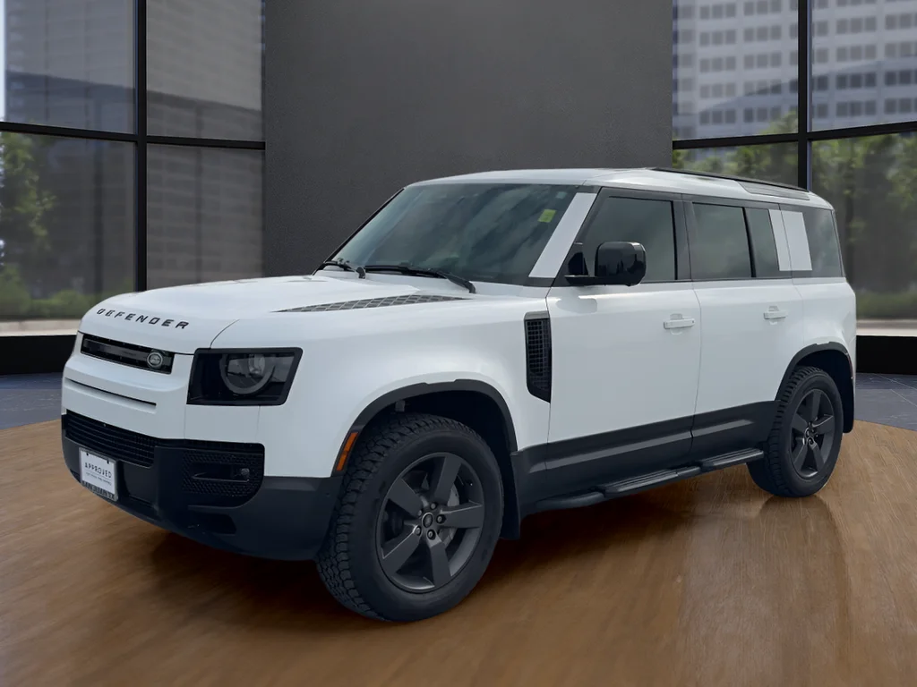 Used 2025 White Land Rover S image 1