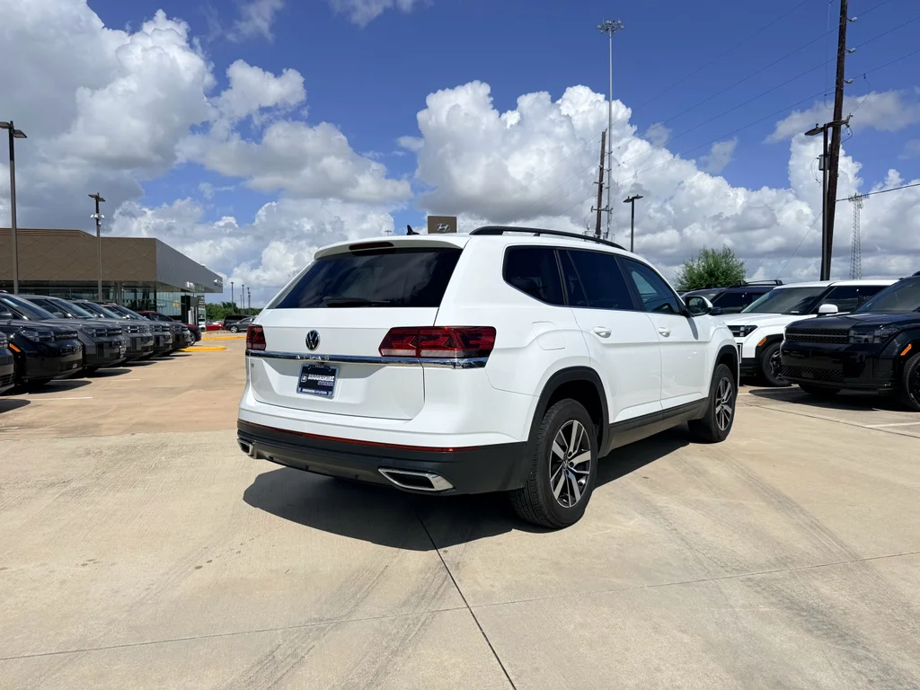 Used 2022  Volkswagen 2.0T SE image 7