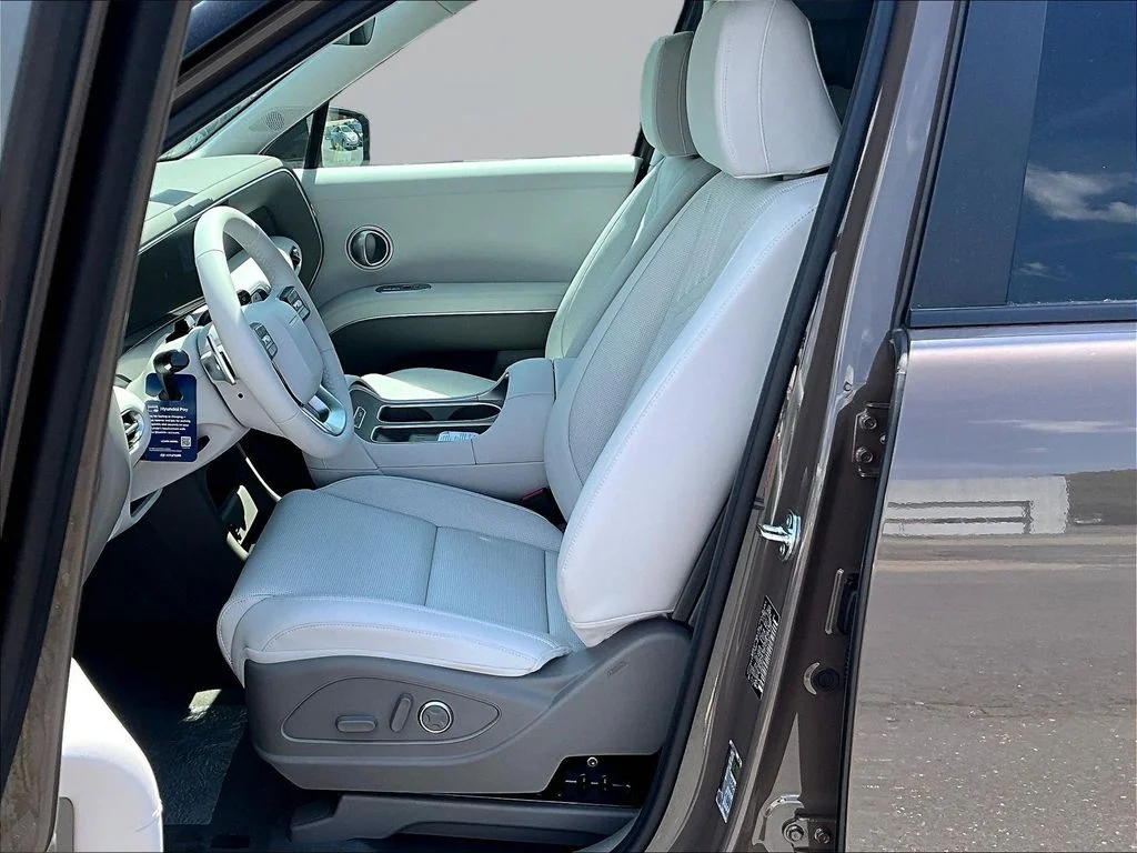 New 2026 Brown Hyundai SEL Premium image 12