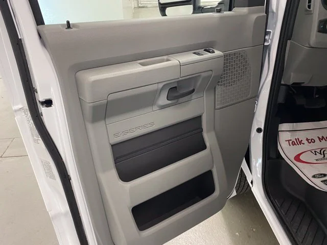 New 2025 Oxford White Ford E-350 SRW image 32