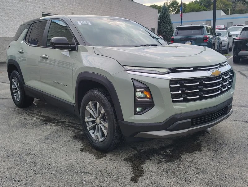 Used 2025 Green Chevrolet LT image 4