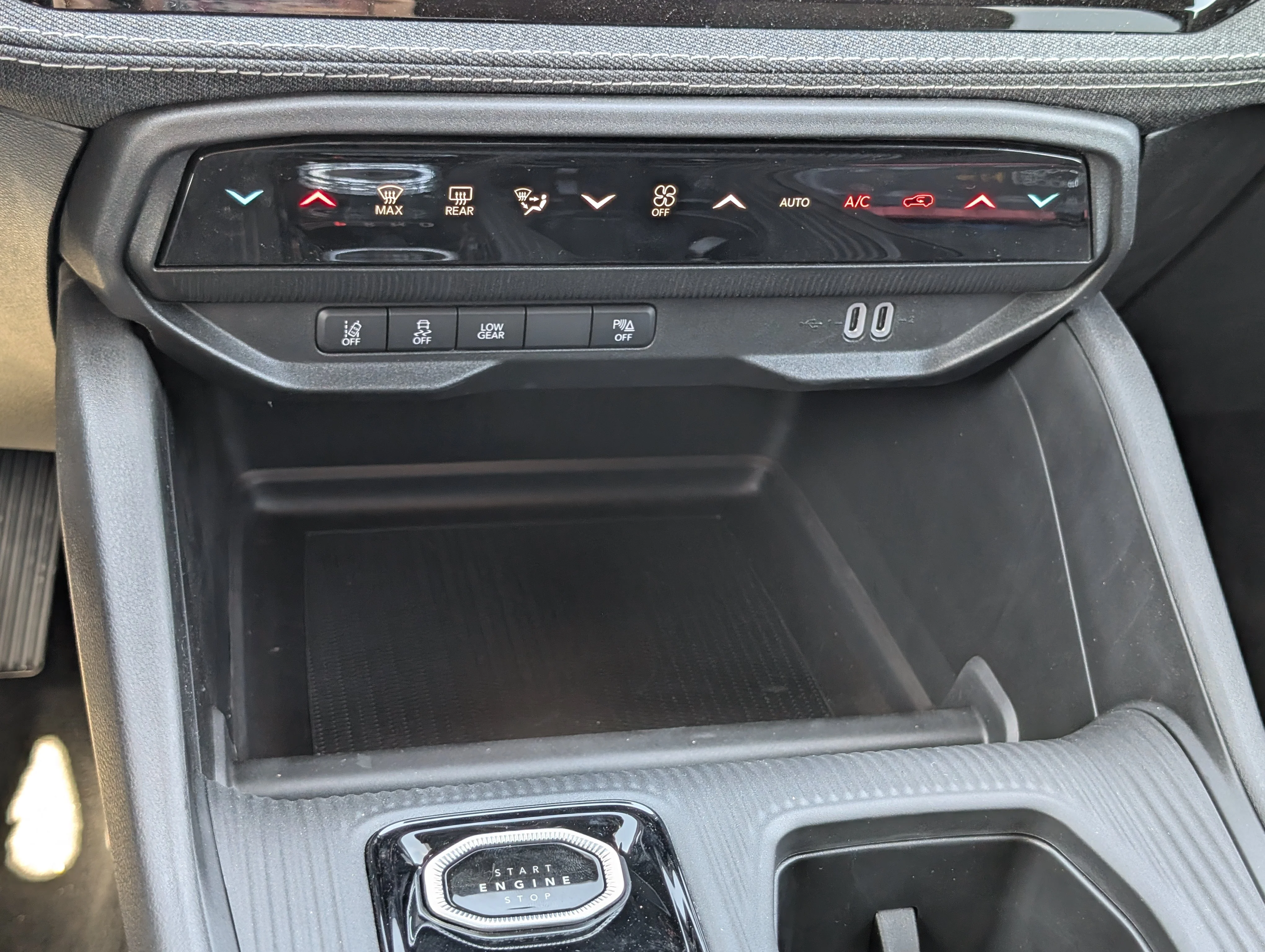 New 2026 Diamond Black Crystal Pearl Jeep Laredo image 29