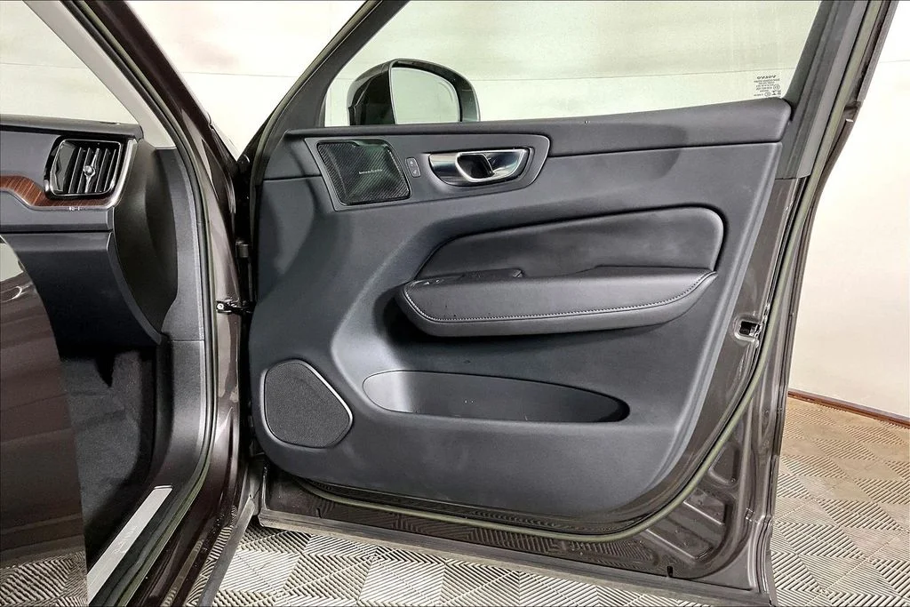 Certified Used 2023 Gray Volvo T8 Plus Bright Theme image 23