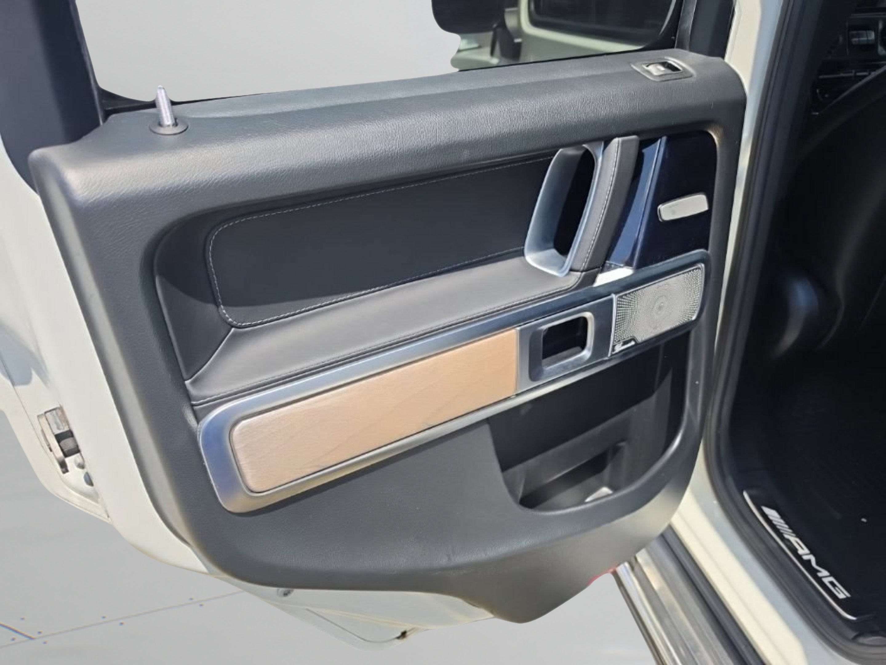 Used 2020 designo Diamond White Metallic Mercedes-Benz G 63 AMG® image 31
