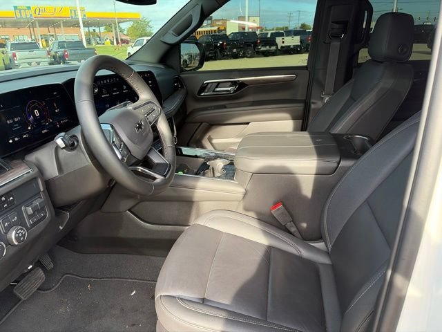 Used 2025 Iridescent Pearl Tricoat Chevrolet Z71 image 6