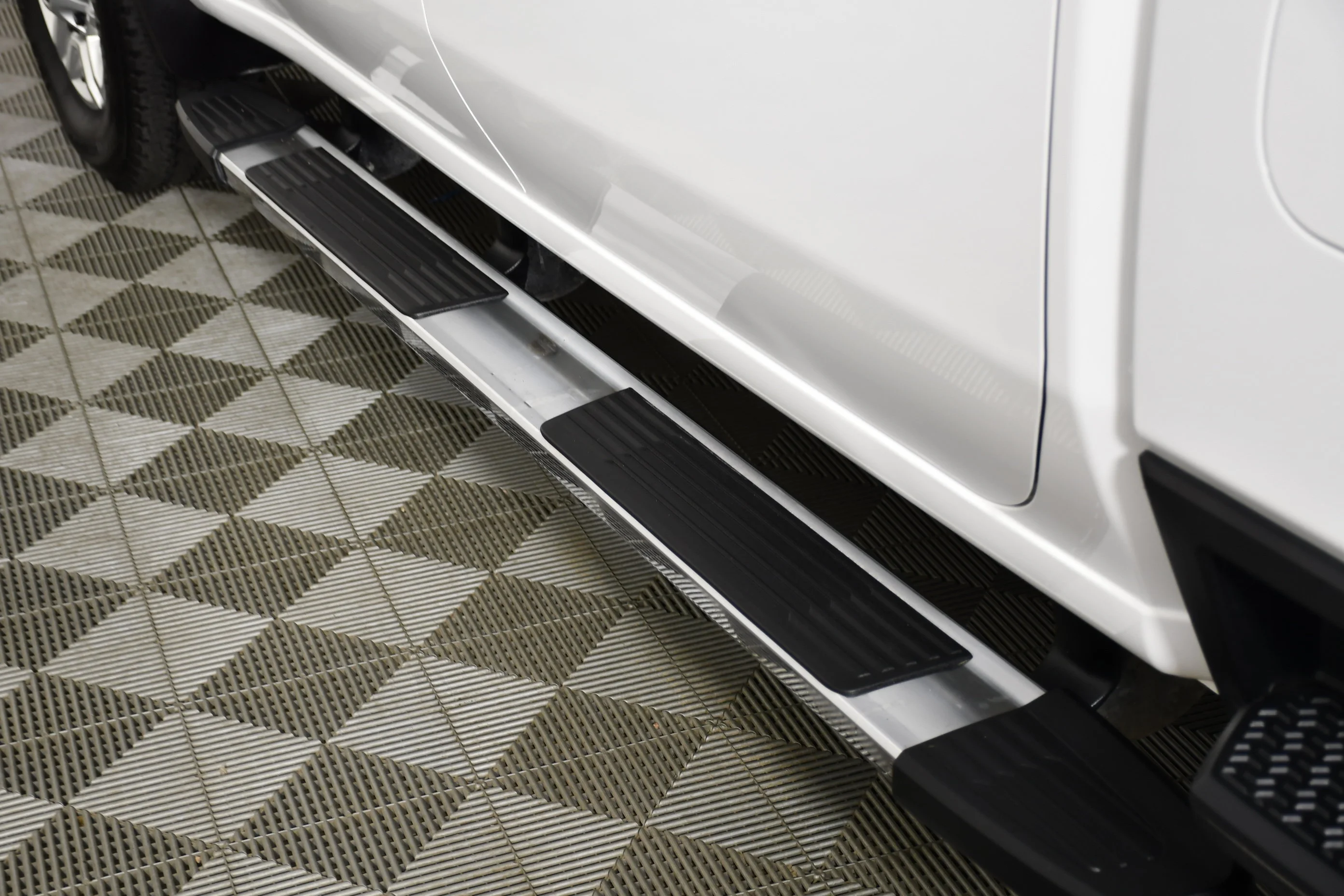 Used 2025 Summit White Chevrolet LT image 15