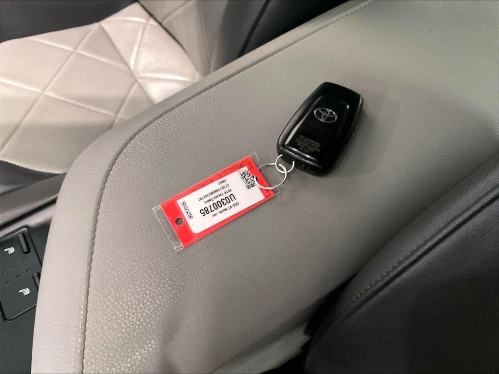 Used 2019 Predawn Gray Mica Toyota XLE image 31