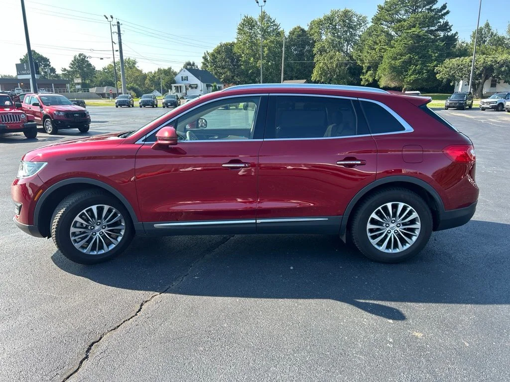 Used 2017 Ruby Red Metallic Lincoln Select image 4