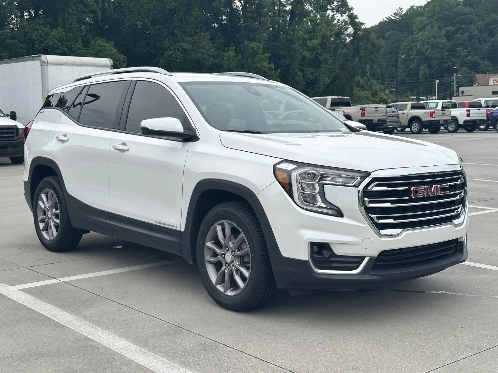 Used 2023 White Frost Tricoat GMC SLT image 1