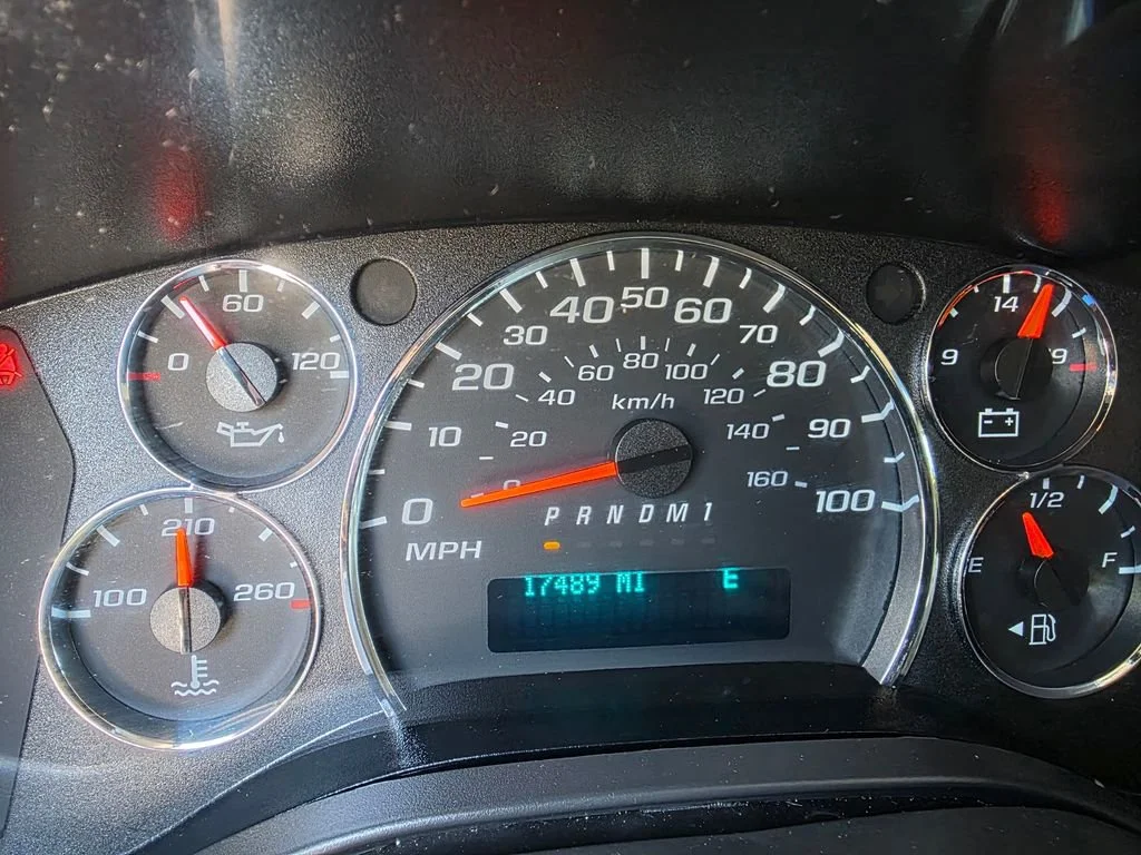 Used 2025 Summit White Chevrolet 1LS image 17