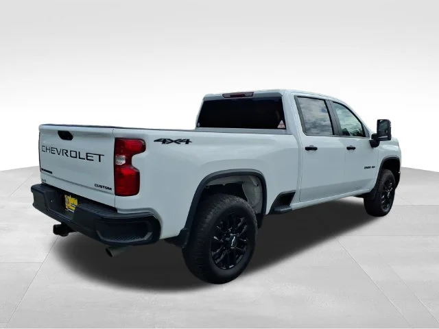 Used 2025 White Chevrolet Custom image 10