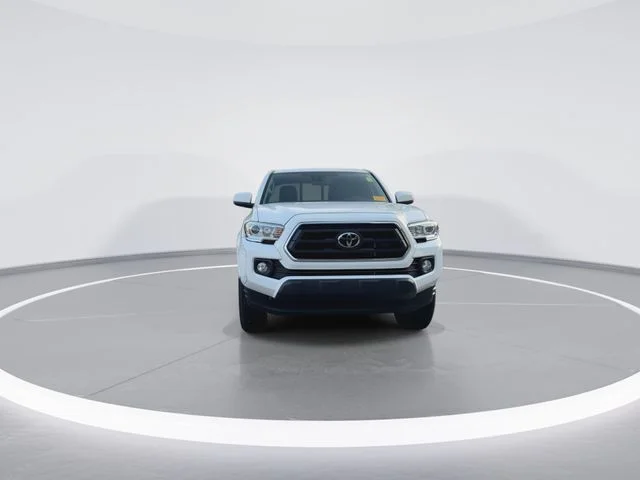 Used 2020 White Toyota SR5 image 3