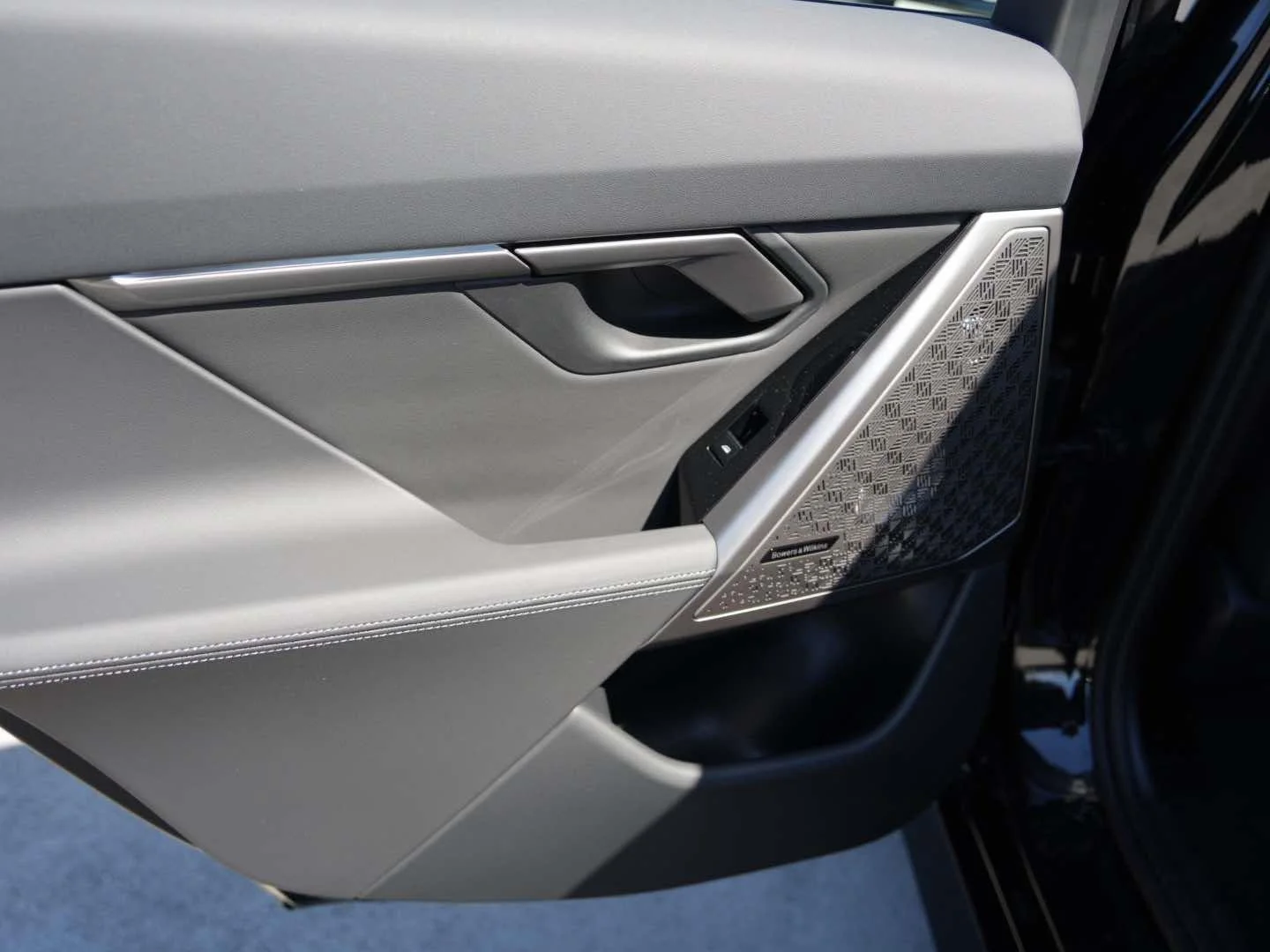New 2026 Black Sapphire Metallic BMW M60 image 7