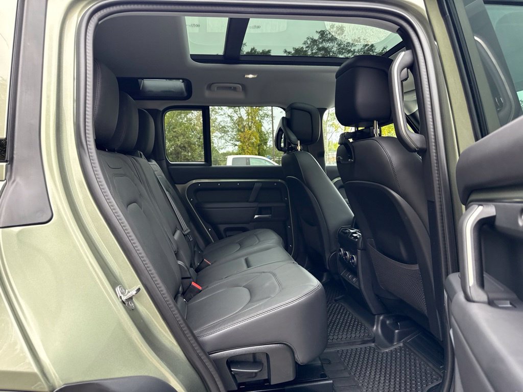Used 2025 Green Land Rover S image 18