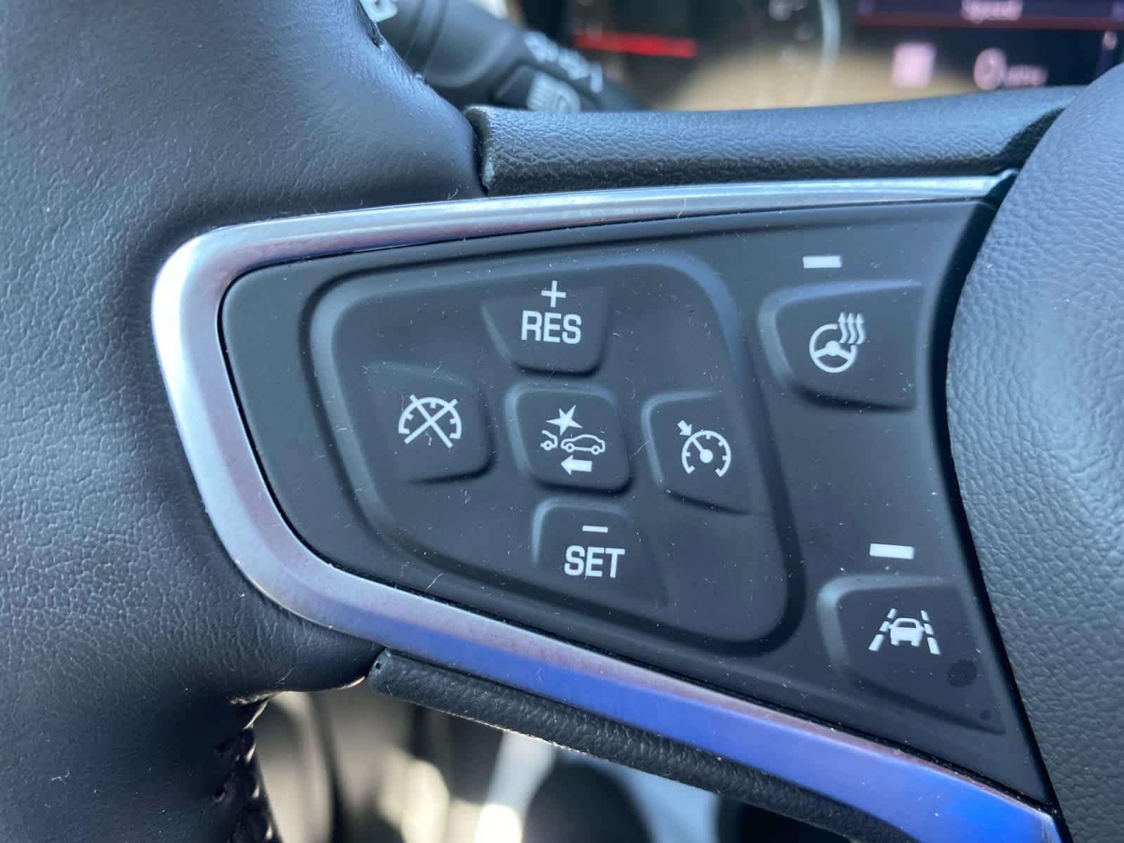 Used 2022 Iridescent Pearl Tricoat Chevrolet Premier image 26