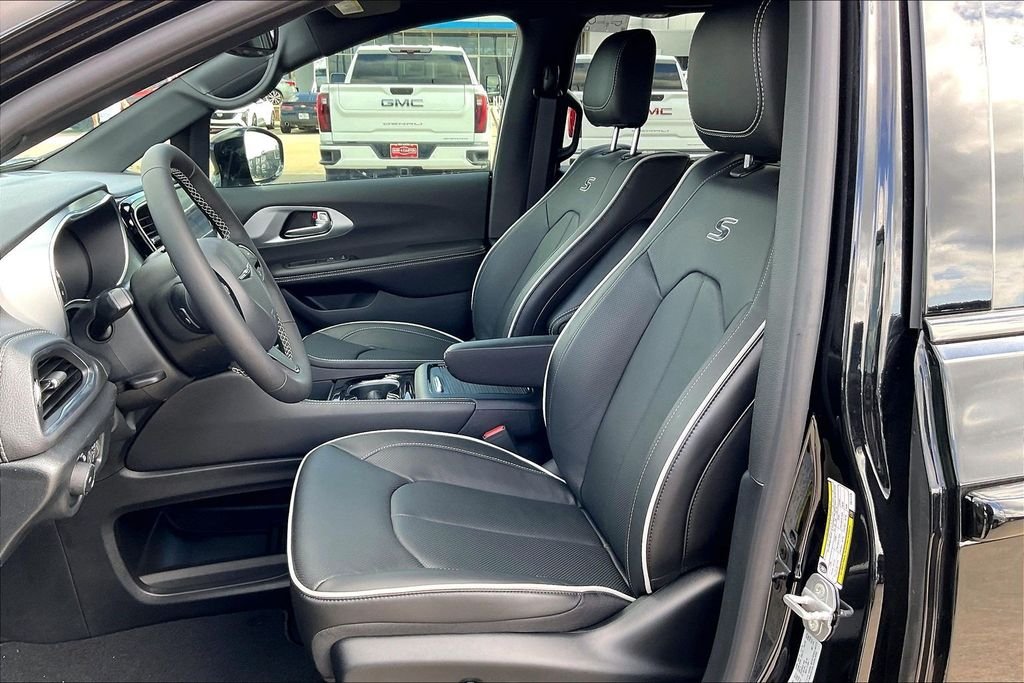 New 2026 Chrysler Pacifica Limited 4D Passenger Van