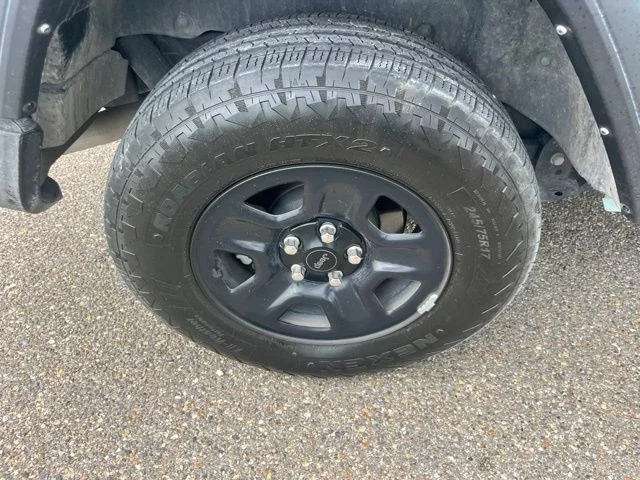 Used 2024  Jeep Sport image 6