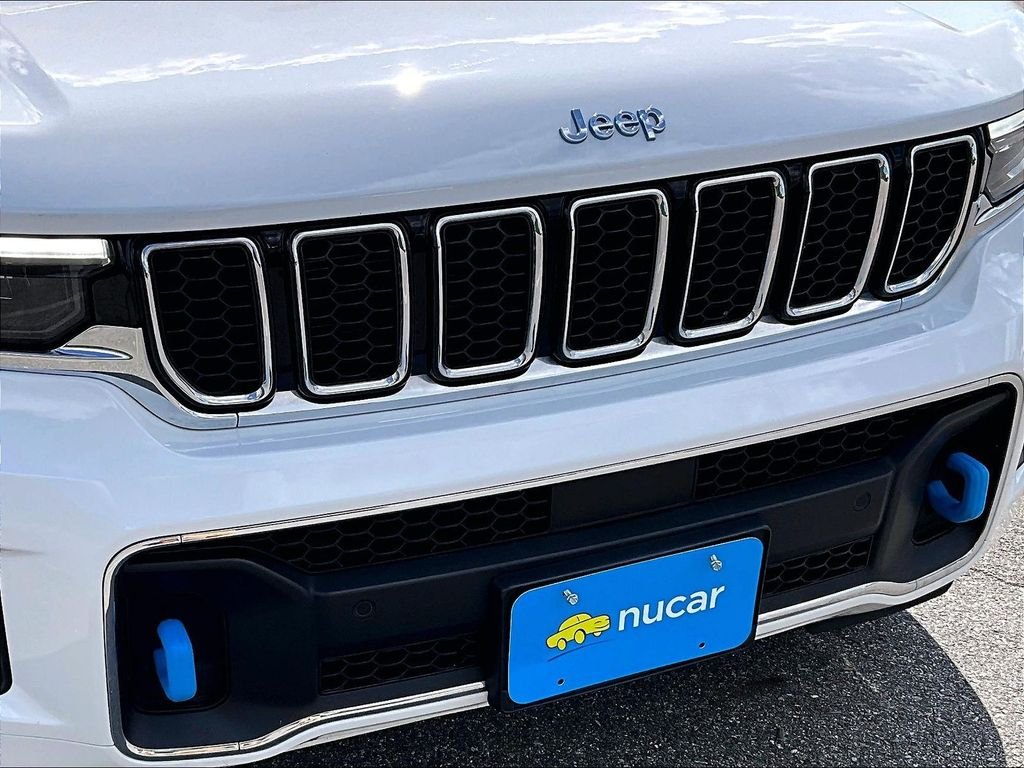 Used 2022 White Jeep Overland 4xe image 32