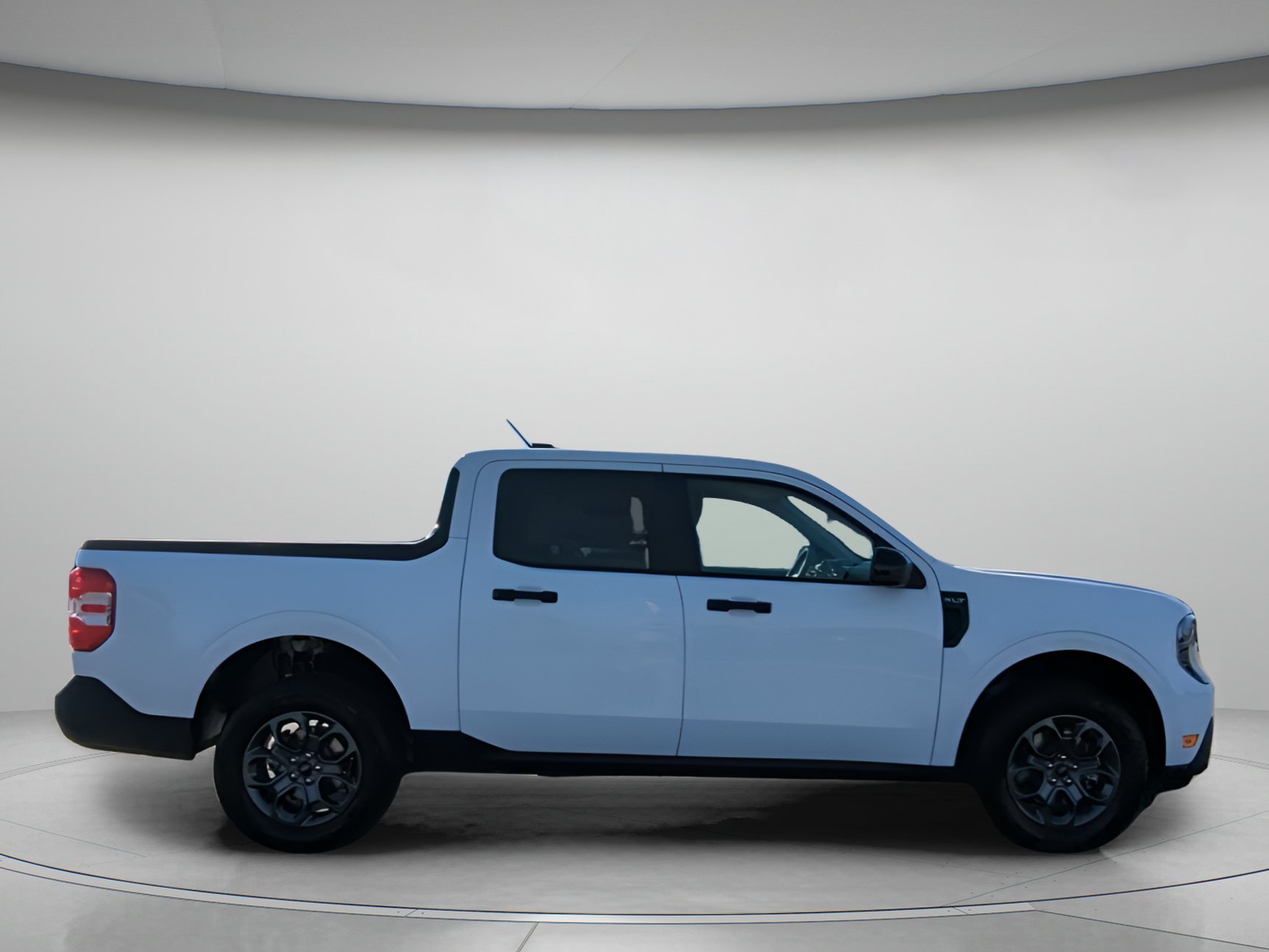 New 2026 Oxford White Ford XLT image 28