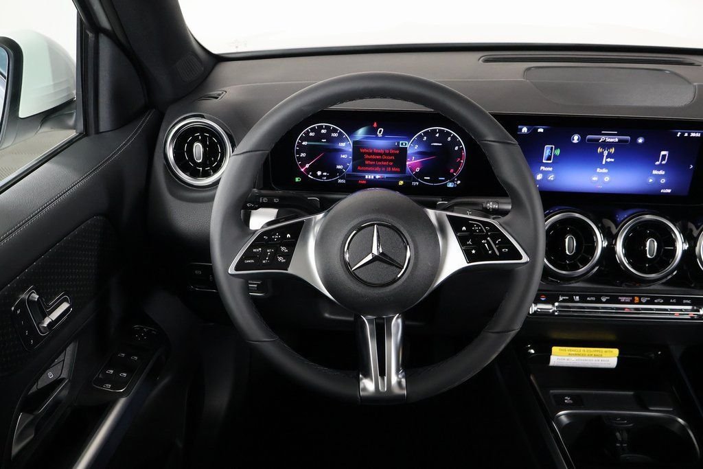 New 2026 Polar White Mercedes-Benz GLB 250 image 3