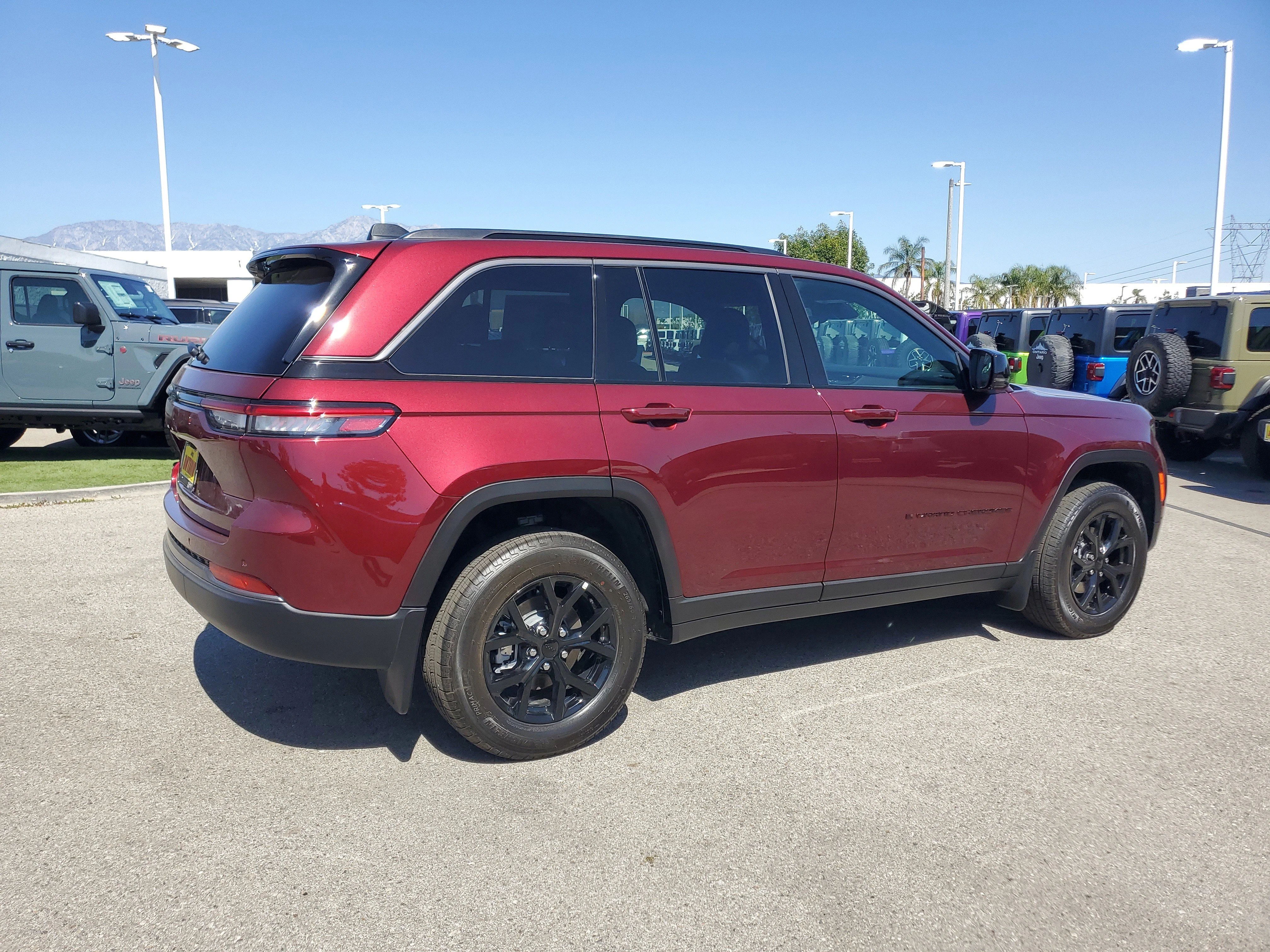 New 2026 Velvet Red Pearl-Coat Exterior Paint Jeep Altitude image 3