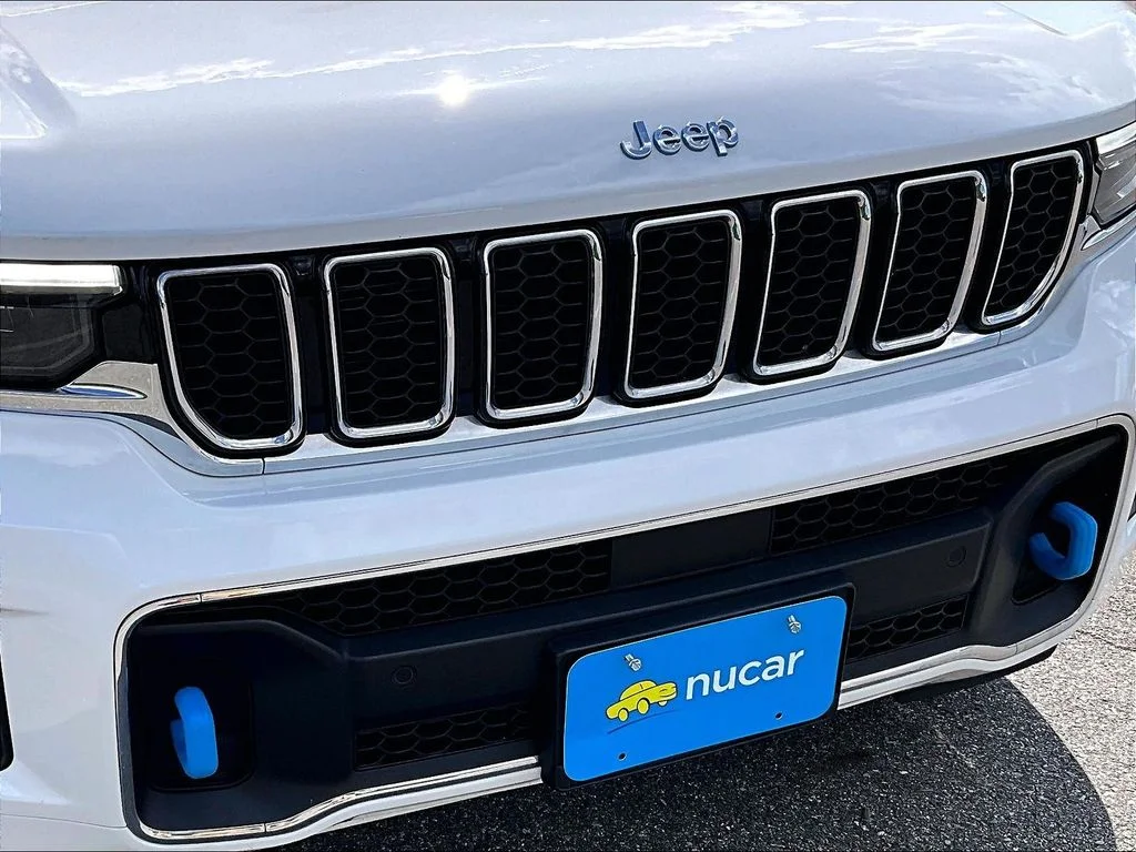 Used 2022 White Jeep Overland 4xe image 32