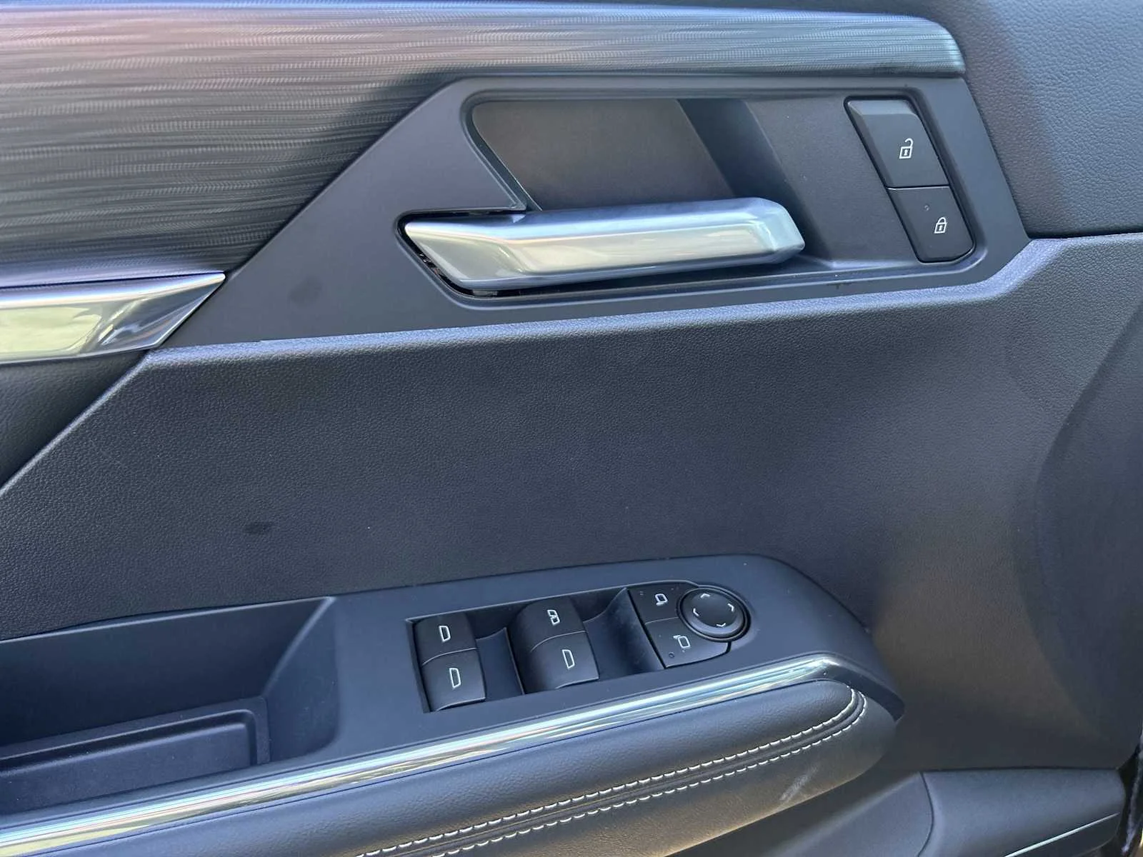 2027 GMC Acadia Elevation - Photo 23