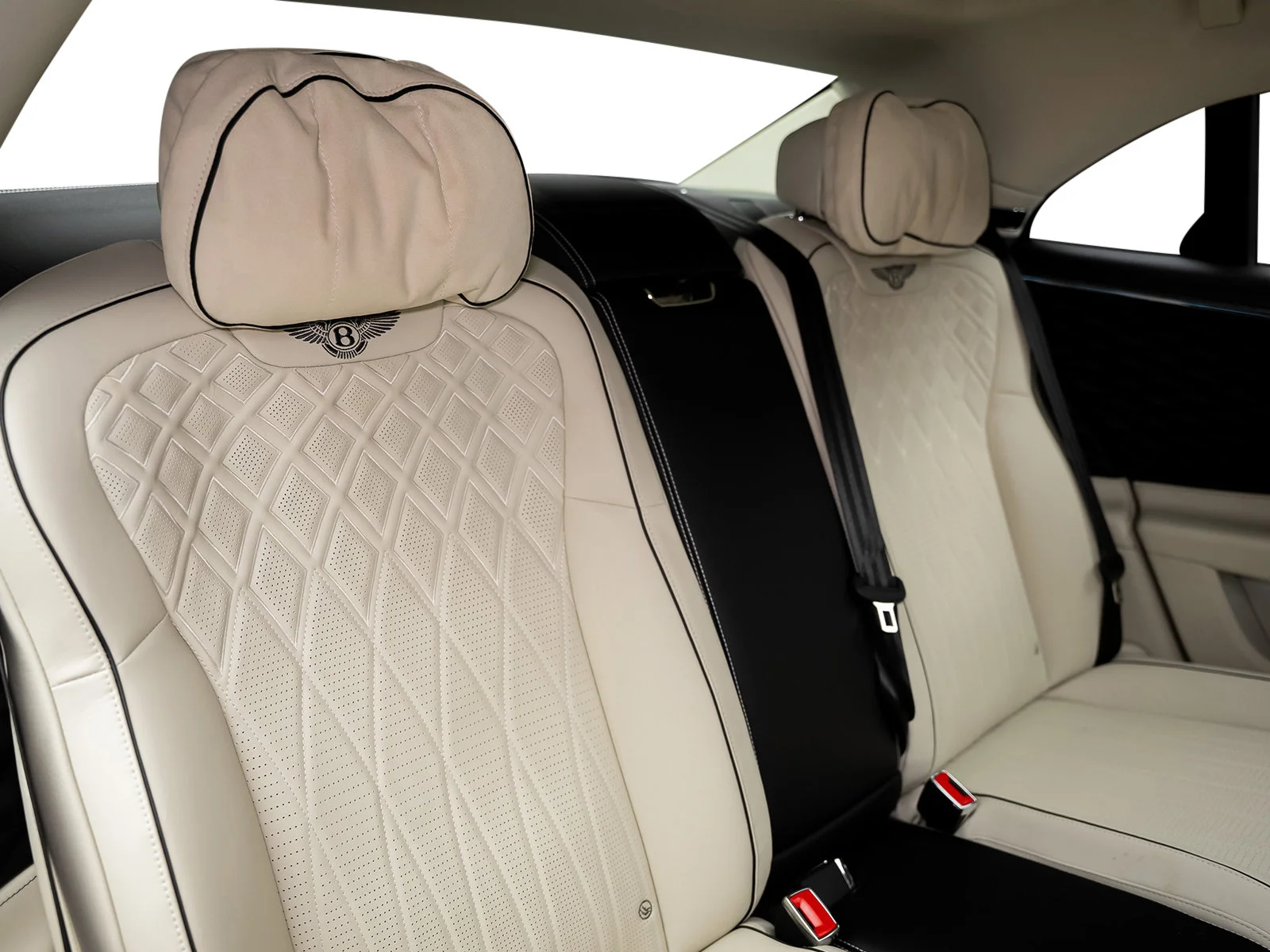 Used 2022 White Bentley  image 35