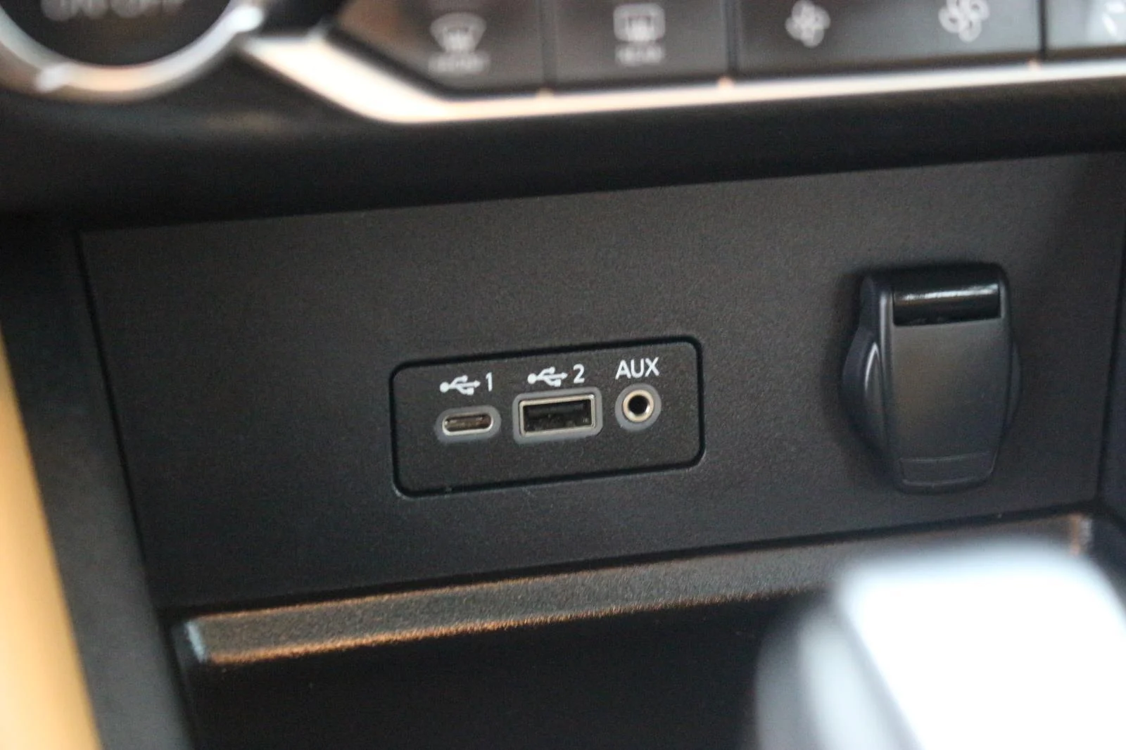 Used 2023 Grey Nissan SV image 27